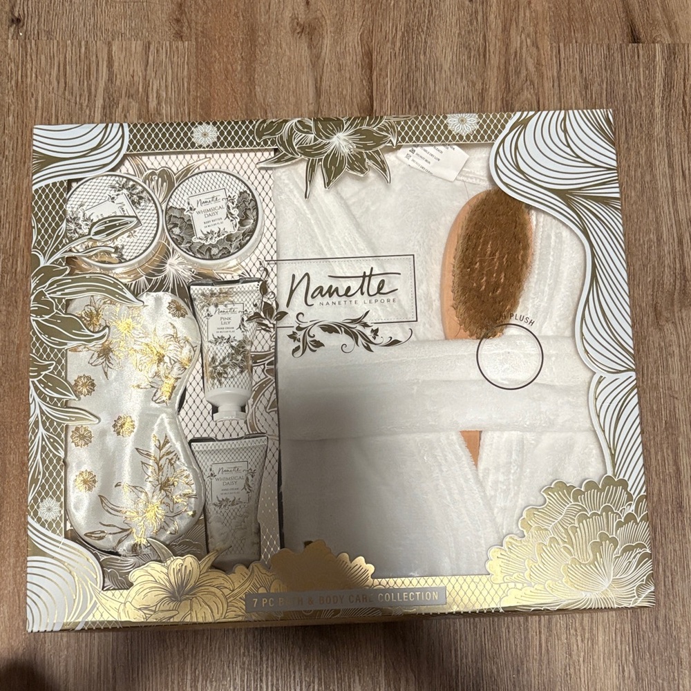 Pink Lily Floral Bath Set in White and Gold